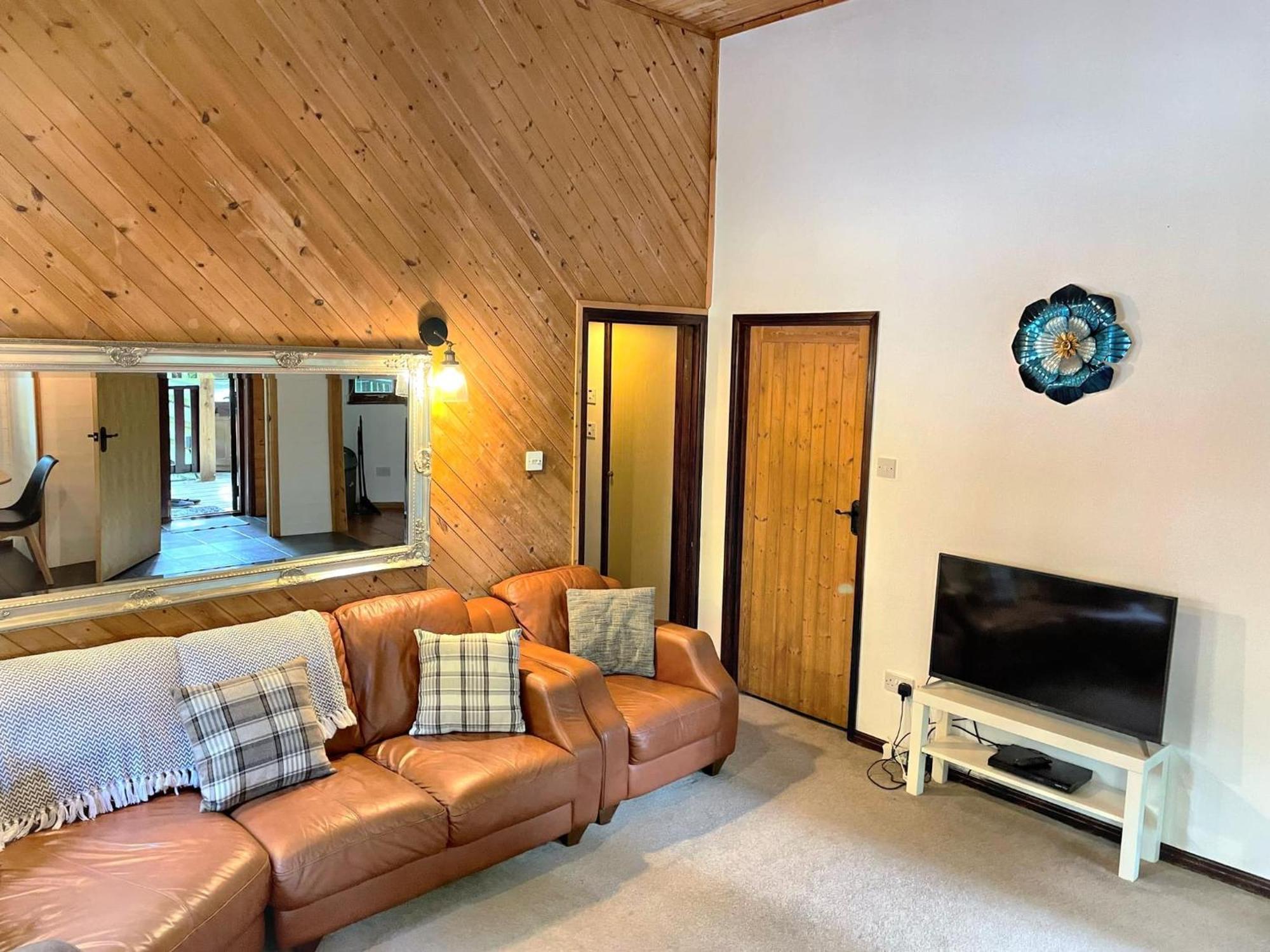 Goldcrest 3-Hot Tub-Woodland Lodges-Carmarthenshire-Tenby Exterior photo