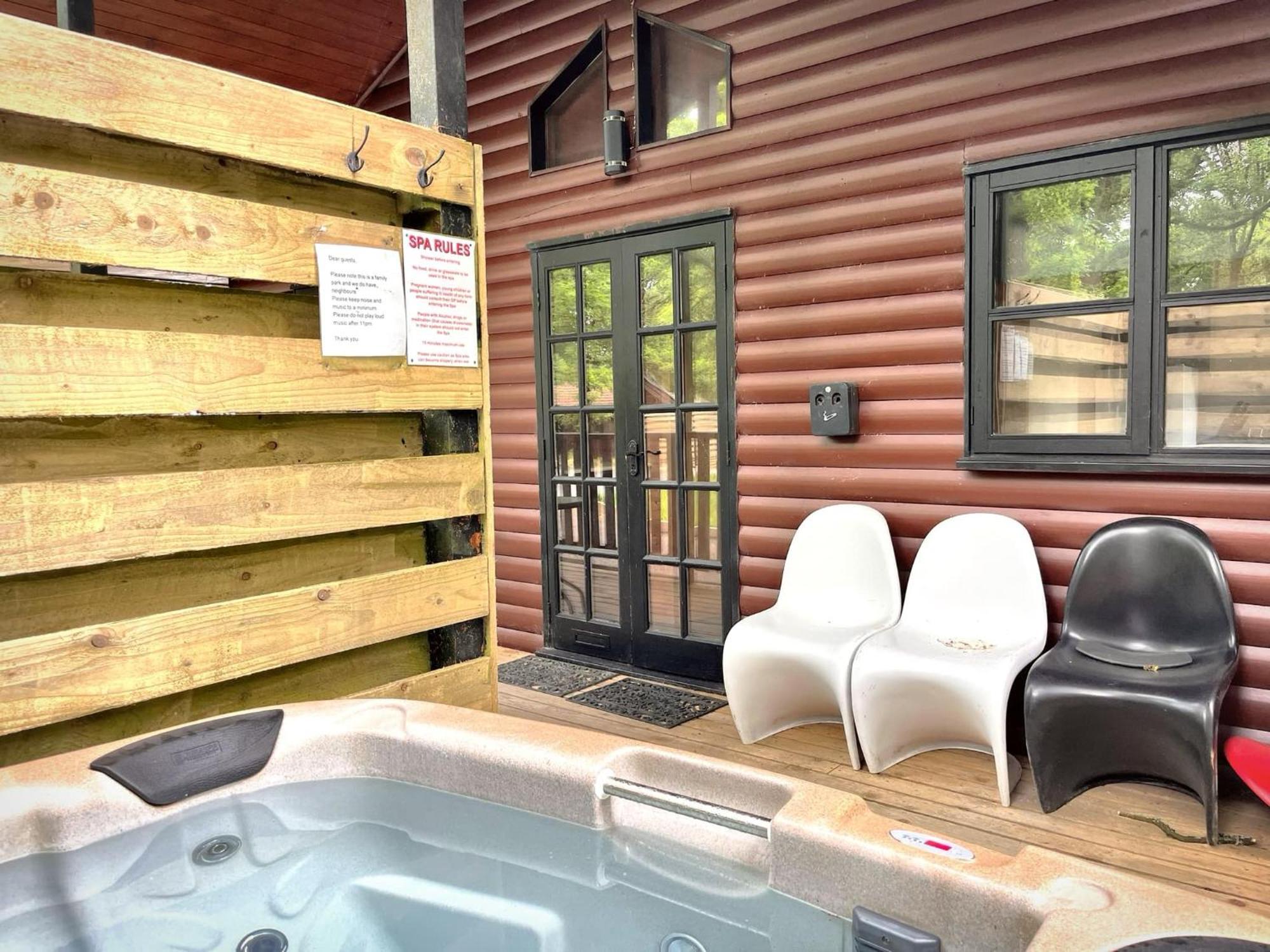 Goldcrest 3-Hot Tub-Woodland Lodges-Carmarthenshire-Tenby Exterior photo